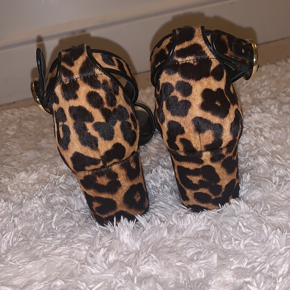 Michael Kors cheetah print heel - Picture 3 of 8